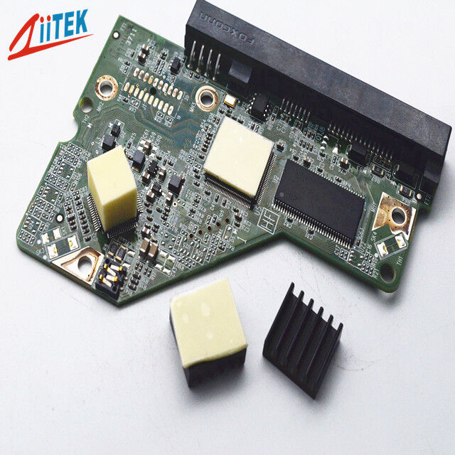 Vật liệu giao diện nhiệt dựa trên silicon CPU Heat Pad có chất chống cháy và mật độ 2,9 gram trên mỗi centimet khối